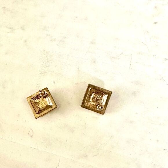 Yellow rhinestone square post earrings - Picture 11 of 11
